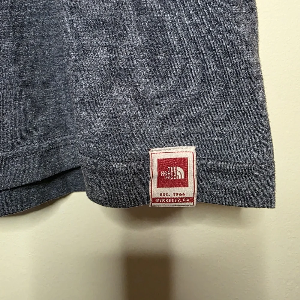 The North Face Graphic Tee Slim Fit Size XL